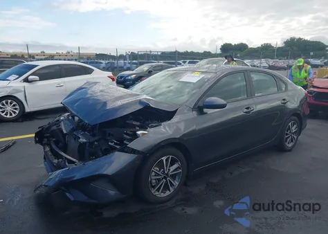 2022 Kia Forte Lxs z USA, uszkodzony, nr VIN 3KPF24AD8NE466657